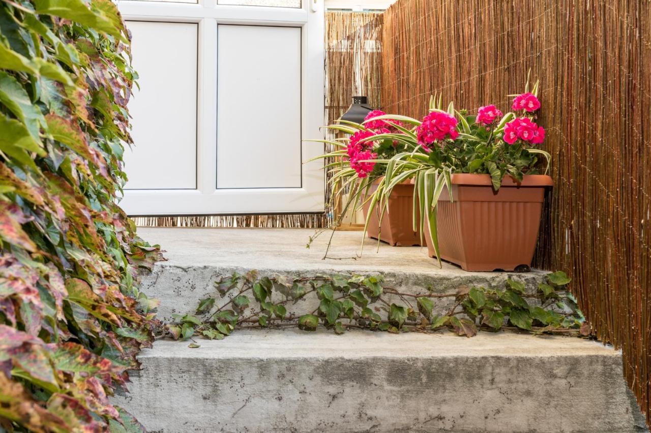 Cracow Best Location Apartment With Garden By Cozyplace Krakau Exterior foto