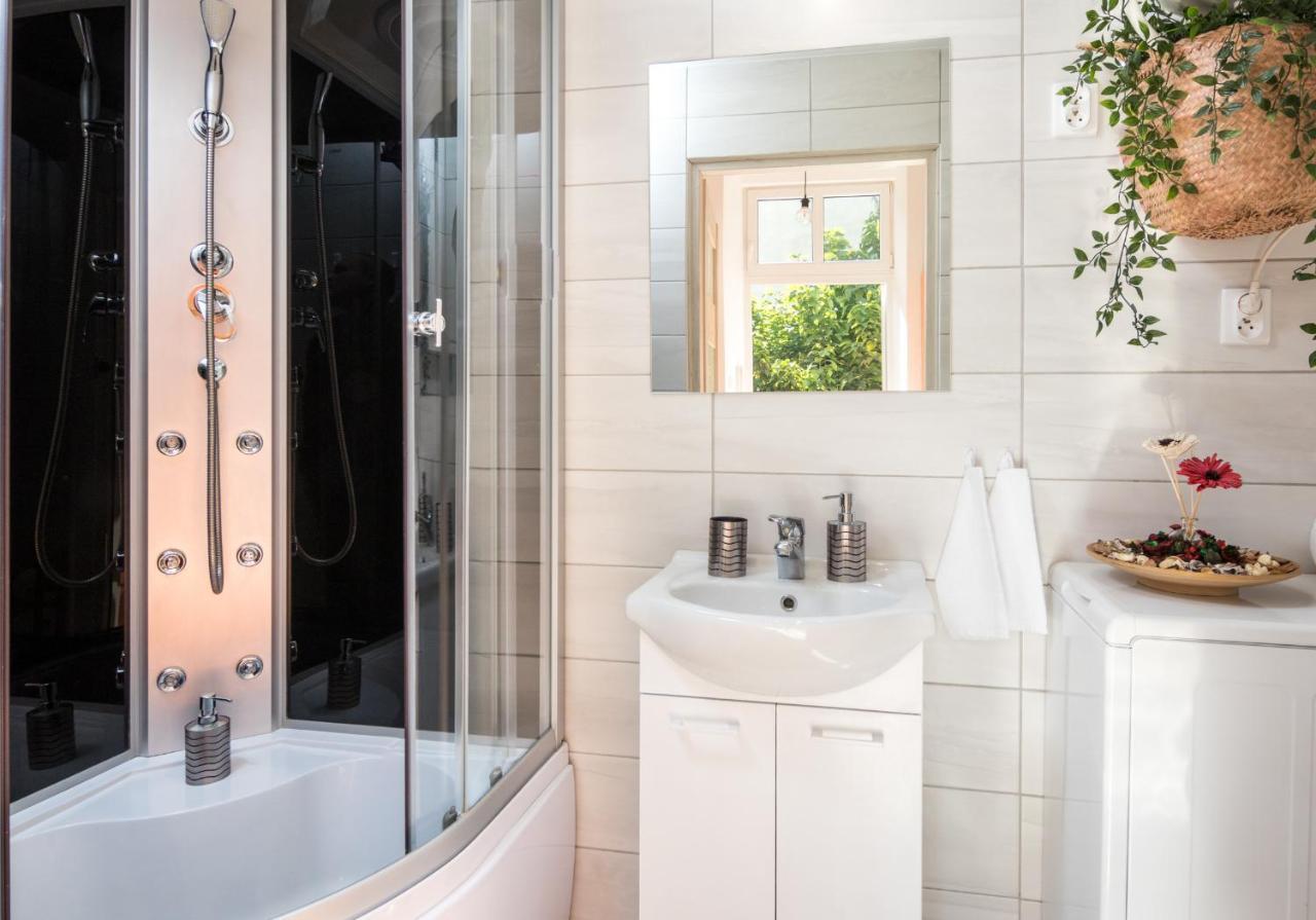 Cracow Best Location Apartment With Garden By Cozyplace Krakau Exterior foto